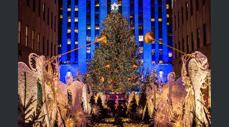 La Plaza Rockefeller en Nueva York es de las principales atracciones para los turistas en Navidad.