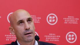 Luis Rubiales podría ser juzgado por el beso no consentido a Jenni Hermoso. Foto: EFE