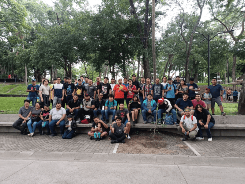 Algunos miembros de la comunidad de Pok;émon Go en El Salvador. Foto: Cortesía 