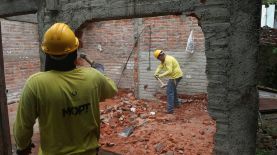 Los desalojados por el viaducto Los Chorros. Foto: La Prensa