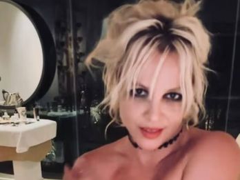 Britney Spears sorpendió con fotos de sus pies.