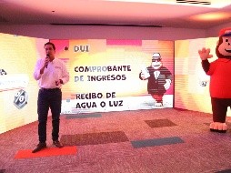 Lanzamiento. El representante de Almacenes Tropigas describe los beneficios y facilidades de comprar en este TropiBlack. LPG/Cortesía