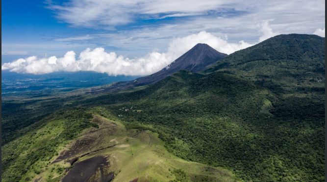 Complejo Los Volcanes está ubicado entre Santa Ana y Sonsonate. Foto: MARN