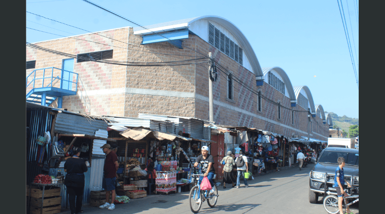 LPG/Óscar Reyes. Según un miembro del concejo municipal, se necesitan al menos  $500,000 para habilitar el edificio del mercado.