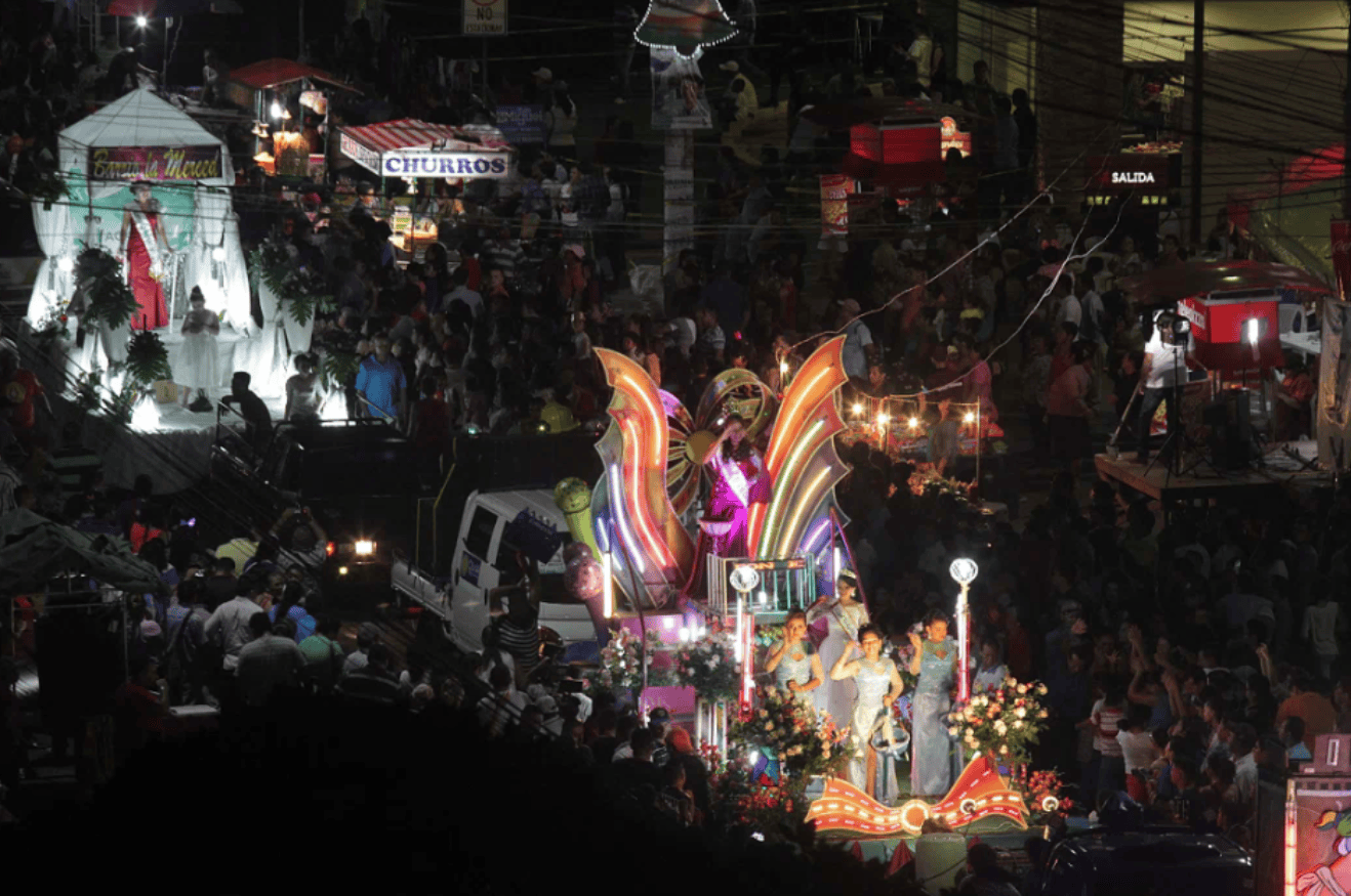  El carnaval de san Miguel es de las festividades más esperadas por los turistas en el año. Foto: Archivo LPG.